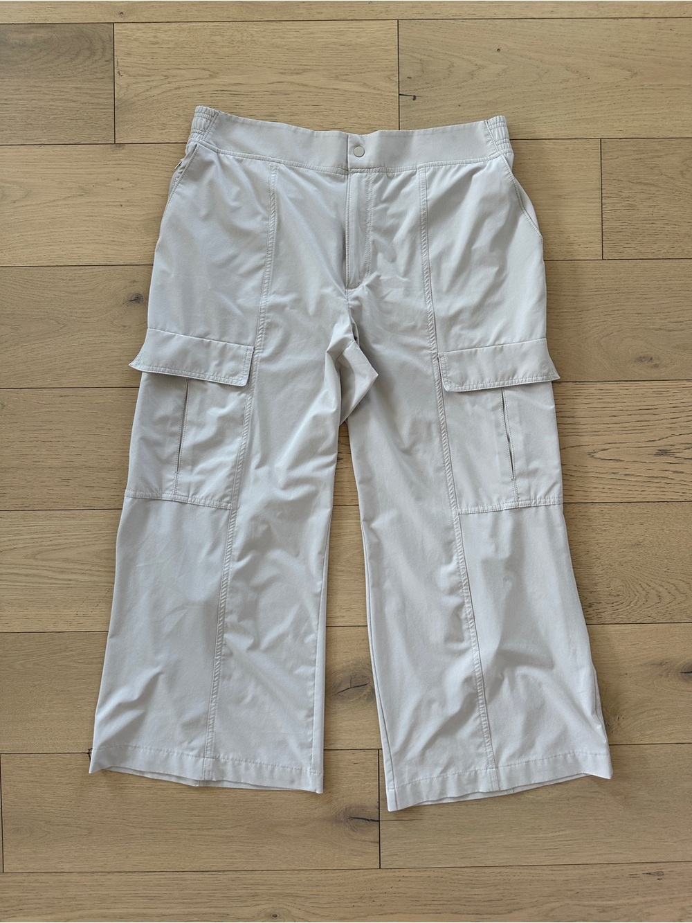 Athleta Cream Chelsea Wide-Leg Cargo Pants 16